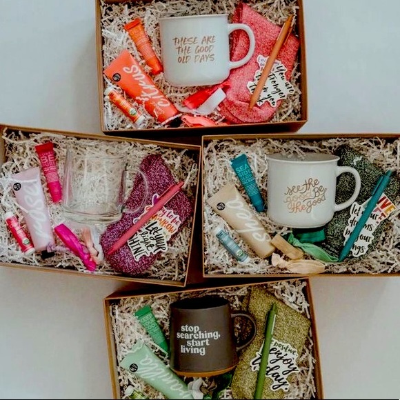 Personalized Gift Box - Picture 1 of 2